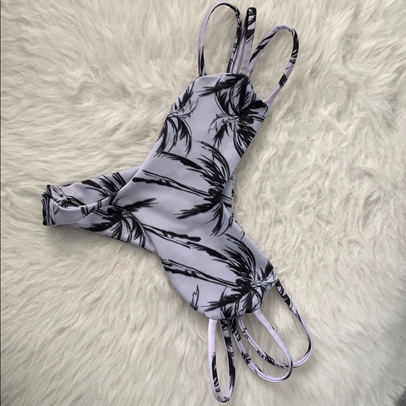 Bikini - Picture 2 of 3